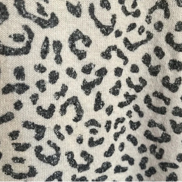 Babeau l Animal Print Sweater l M - Picture 4 of 6